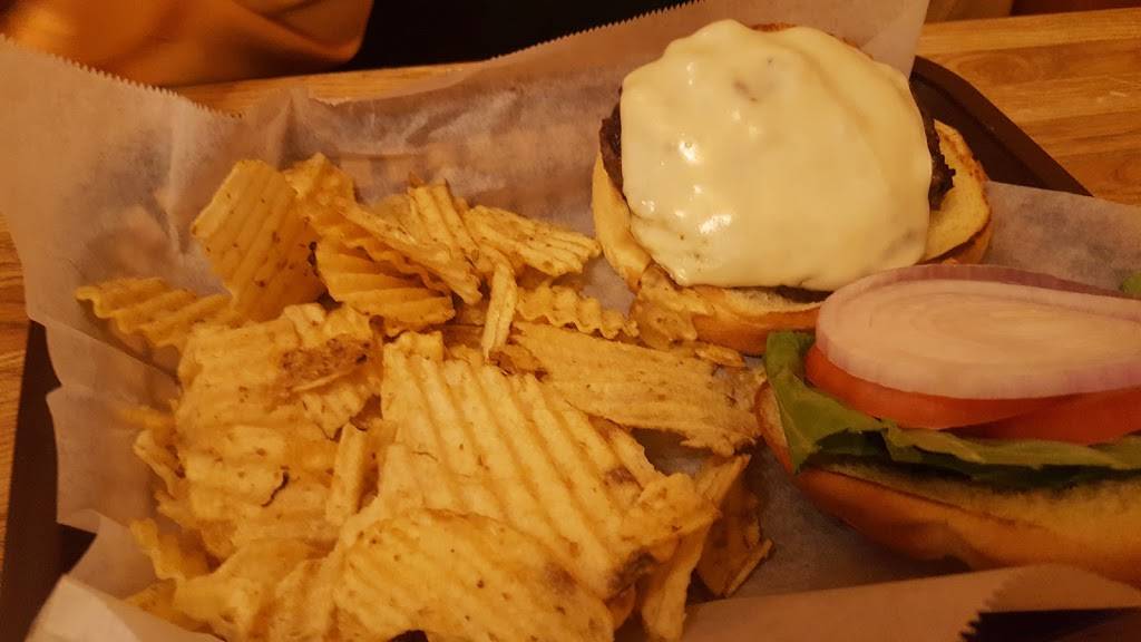 Ronnies Cedar Inn | restaurant | 3583 Lenox Rd, Geneva, NY 14456, USA | 3157894385 OR +1 315-789-4385