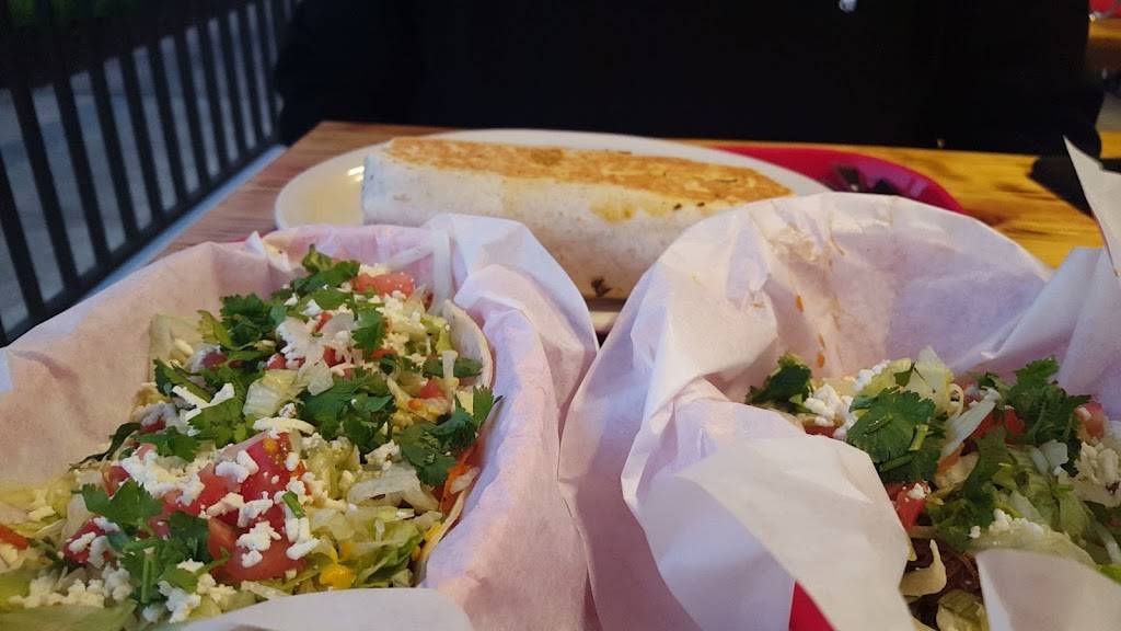 Fuzzys Taco Shop | restaurant | 2405 Tarpon Bay Blvd, Naples, FL 34119, USA | 2396539747 OR +1 239-653-9747