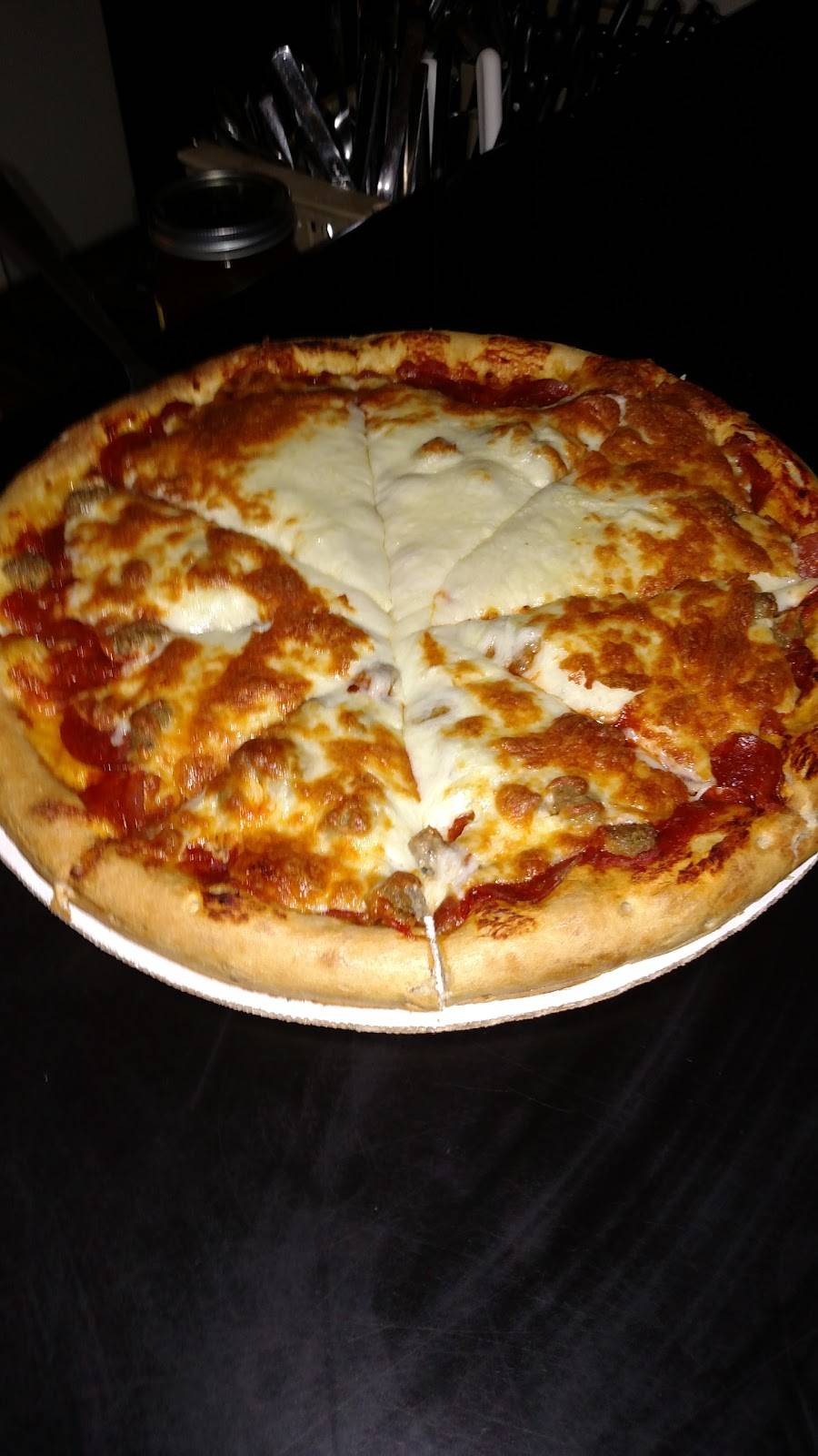 Husies Bar & Grill | restaurant | 211 S Main St, Blanchardville, WI 53516, USA | 6085234085 OR +1 608-523-4085