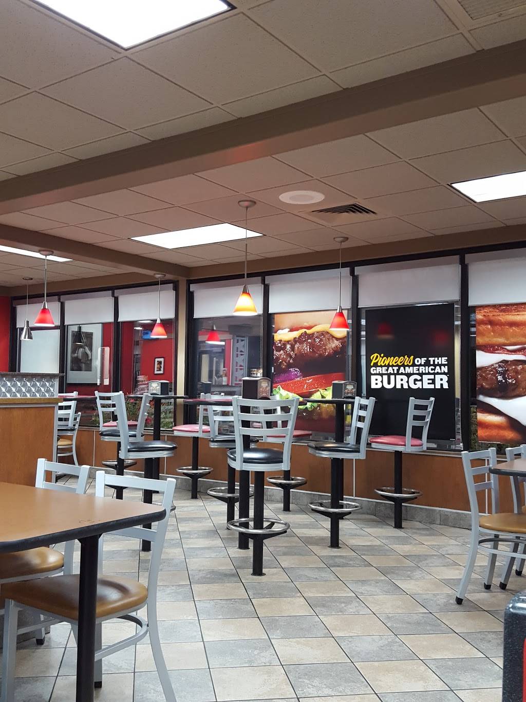 Hardees | restaurant | 1007 N John Wayne Dr, Winterset, IA 50273, USA | 5154624810 OR +1 515-462-4810
