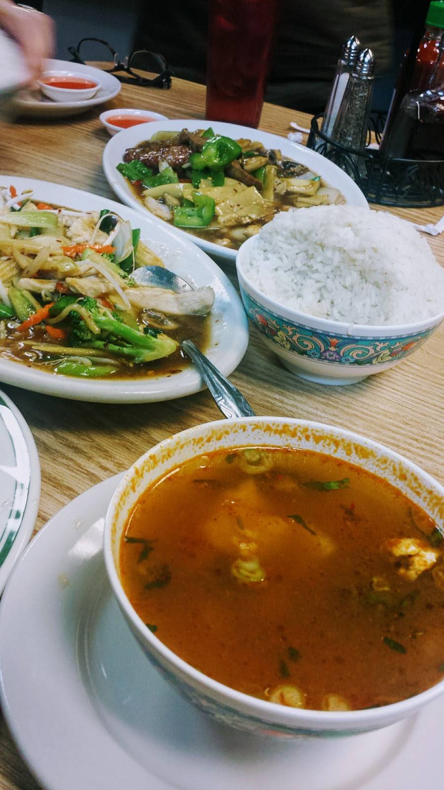 Hot Pepper Thai Restaurant | restaurant | 6325 Sashabaw Rd, Village of Clarkston, MI 48346, USA | 2486254337 OR +1 248-625-4337