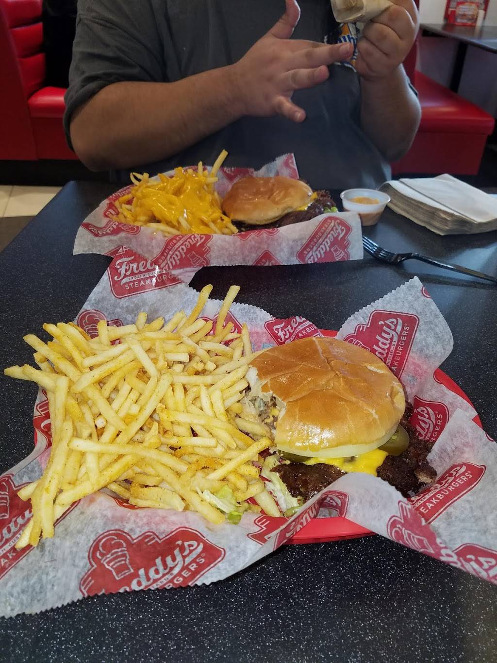 Freddys Frozen Custard & Steakburgers | restaurant | 17601 S Halsted St, Homewood, IL 60430, USA | 7089600872 OR +1 708-960-0872