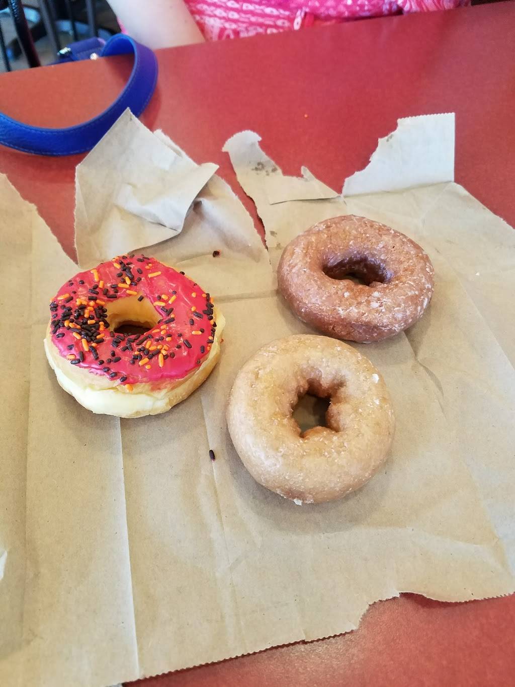 Dunkin | bakery | 4400 NW 39th St, Oklahoma City, OK 73112, USA | 4059468550 OR +1 405-946-8550