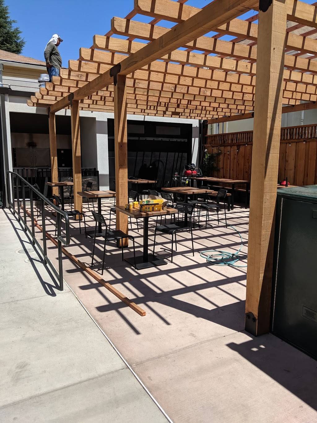 The Hut | restaurant | 3200 The Alameda, Santa Clara, CA 95050, USA | 4088994294 OR +1 408-899-4294