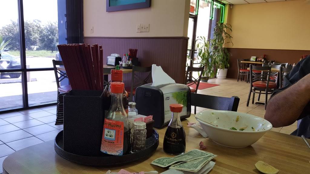 Pho Le | restaurant | 5015 Antoine Dr, Houston, TX 77092, USA | 7139564970 OR +1 713-956-4970