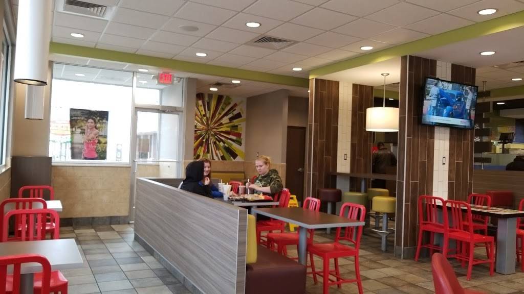 McDonalds | cafe | 3433 Avenue of the Cities, Moline, IL 61265, USA | 3097978725 OR +1 309-797-8725