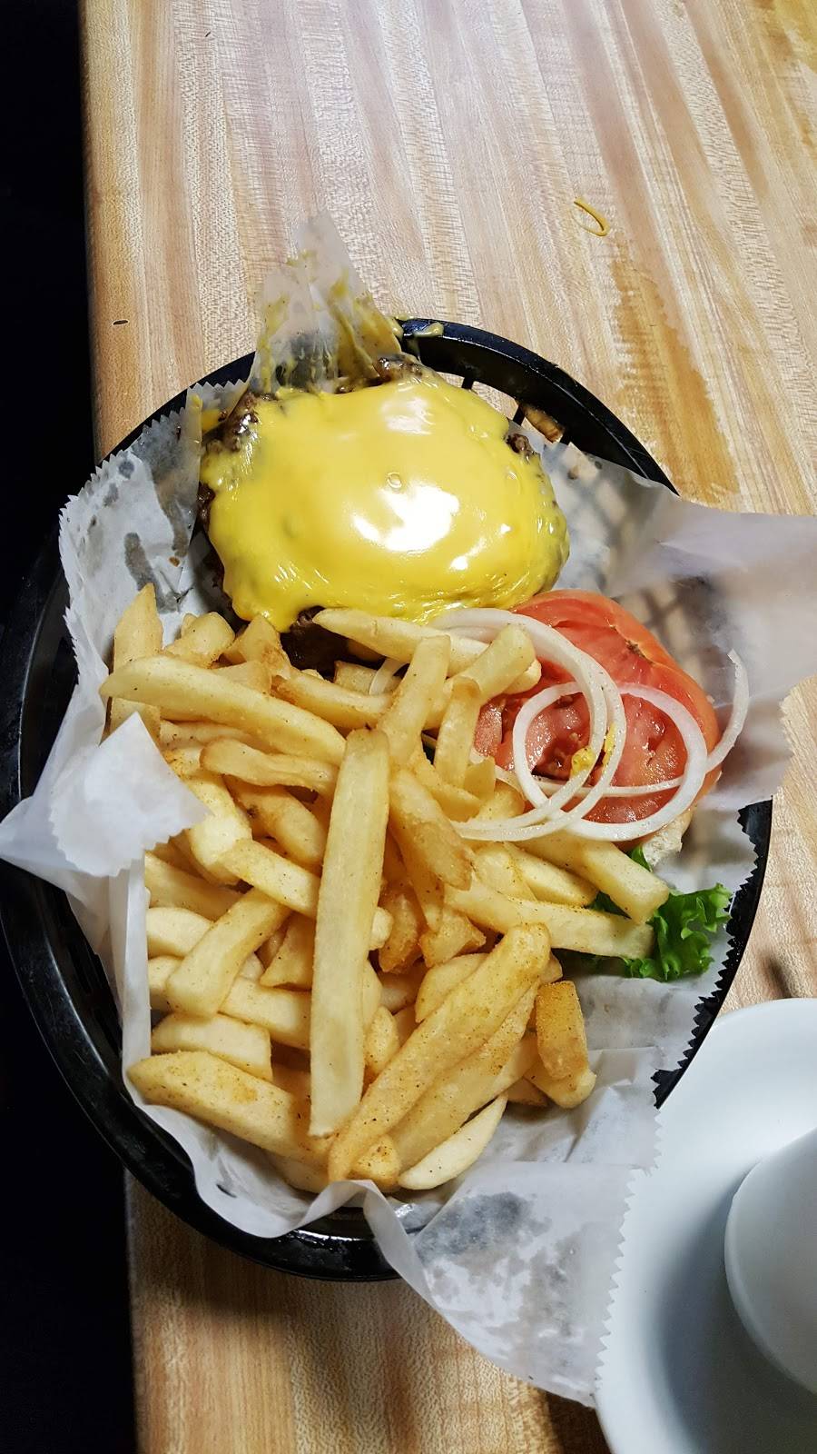 Berts Marketplace | night club | 2727 Russell St, Detroit, MI 48207, USA | 3135672030 OR +1 313-567-2030