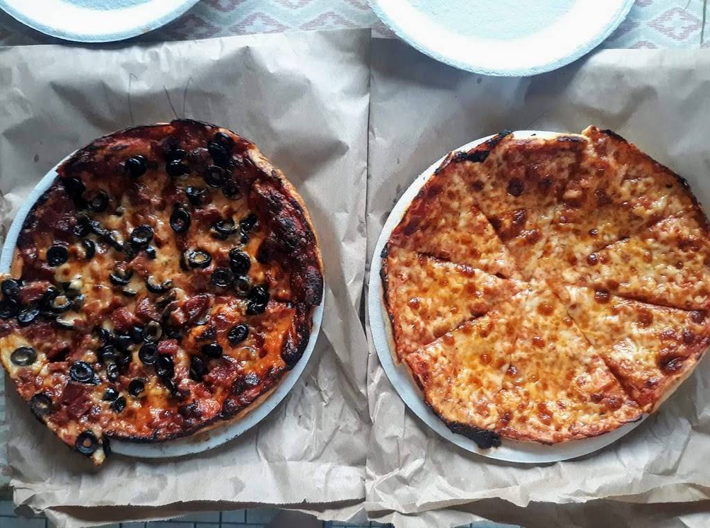 Hoeys Pizza | restaurant | 9 Amvets Ln, Randolph, MA 02368, USA | 7819637171 OR +1 781-963-7171