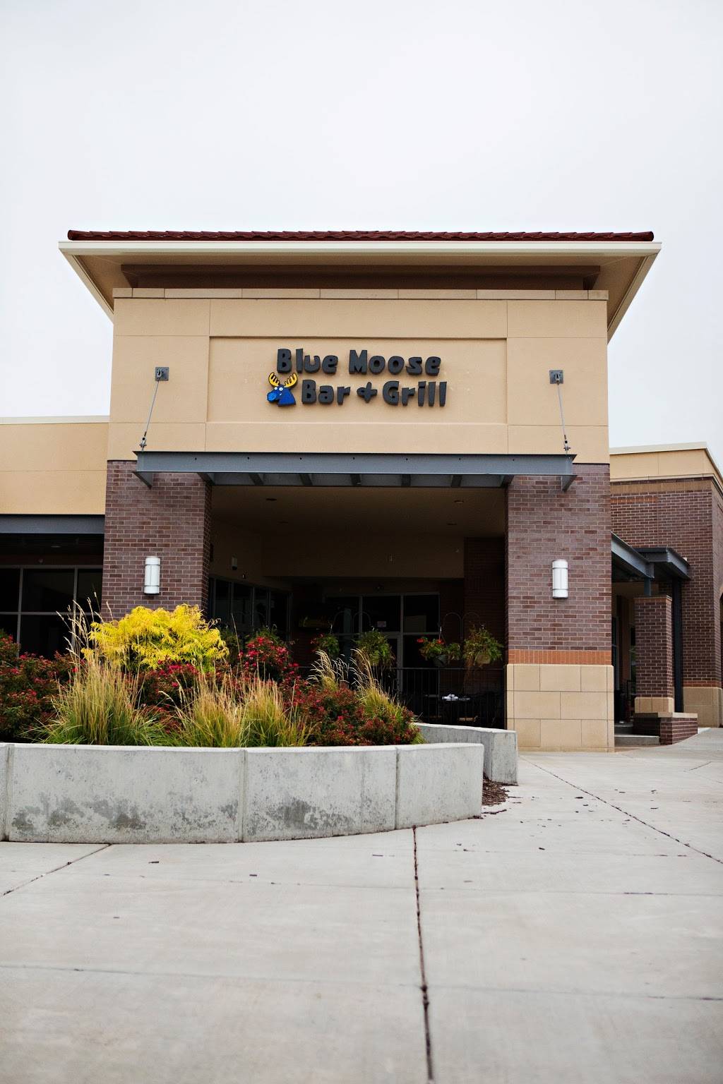Blue Moose | restaurant | 10064 Woodland Rd, Lenexa, KS 66220, USA | 9132136950 OR +1 913-213-6950