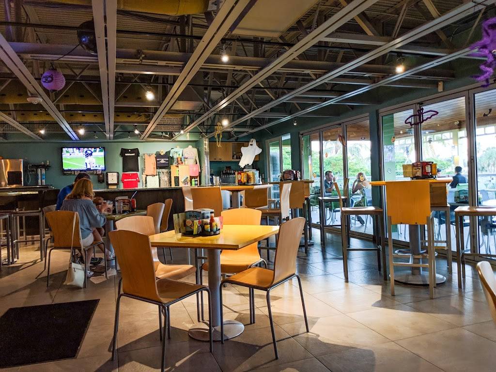 Daiquiri Deck St. Armands Circle | restaurant | 325 John Ringling Blvd, Sarasota, FL 34236, USA | 9413883325 OR +1 941-388-3325