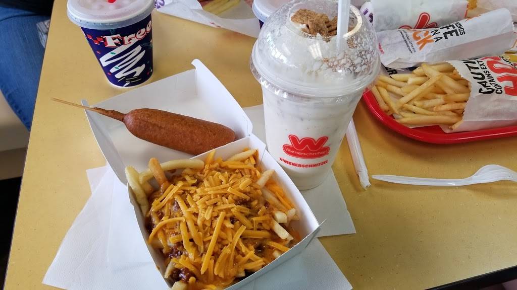 Wienerschnitzel | restaurant | 200 E 18th St, Antioch, CA 94509, USA | 9257754580 OR +1 925-775-4580