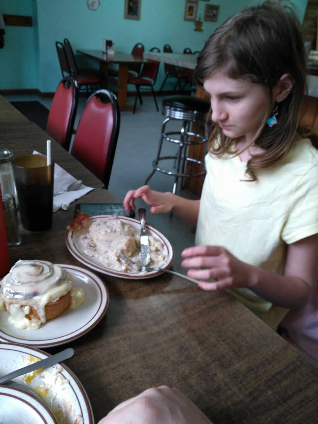 Ellens Diner | restaurant | 127 E Main St, Princeville, IL 61559, USA | 3093851700 OR +1 309-385-1700