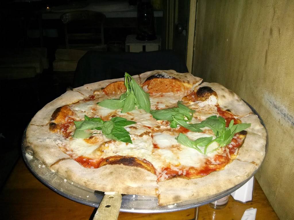 Lucali | restaurant | 575 Henry St, Brooklyn, NY 11231, USA | 7188584086 OR +1 718-858-4086