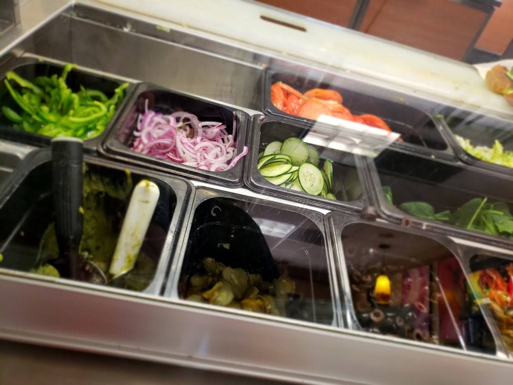 Subway Restaurants | restaurant | 455 W Pioneer Pkwy, Grand Prairie, TX 75051, USA | 9722649898 OR +1 972-264-9898