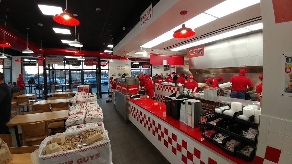 Five Guys | meal takeaway | 455 S 64th St, West Des Moines, IA 50266, USA | 5152074485 OR +1 515-207-4485