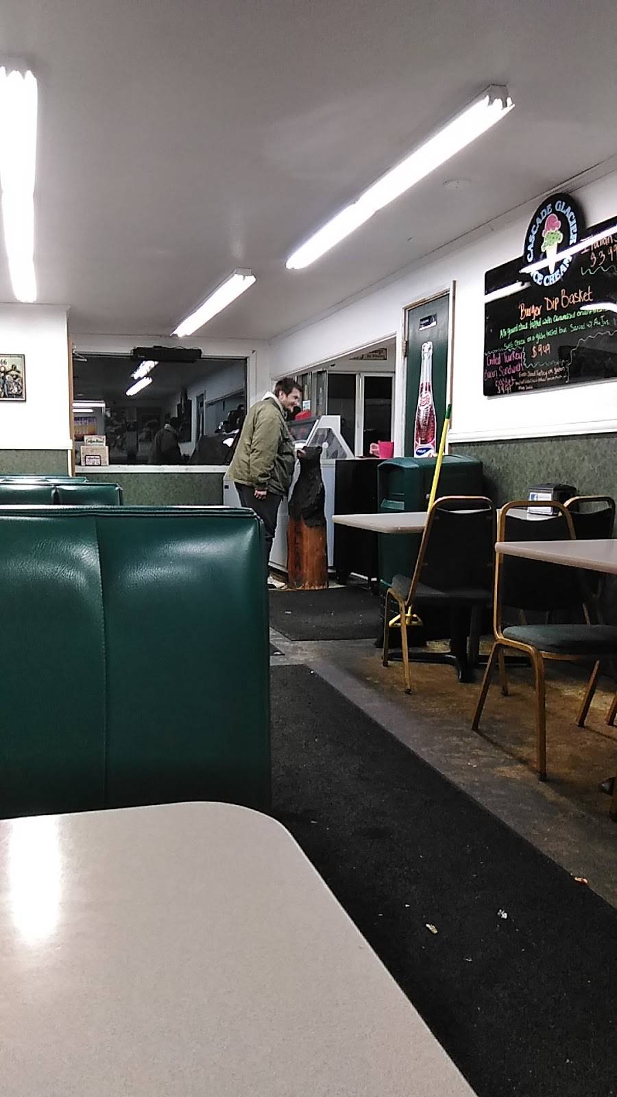 Grizzly Den | restaurant | 300 W Emerson Ave, Hoquiam, WA 98550, USA | 3605379840 OR +1 360-537-9840