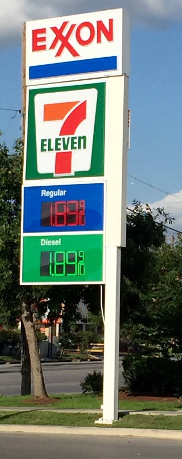 Exxon | restaurant | 6110 I-35, San Antonio, TX 78218, USA | 2109234496 OR +1 210-923-4496