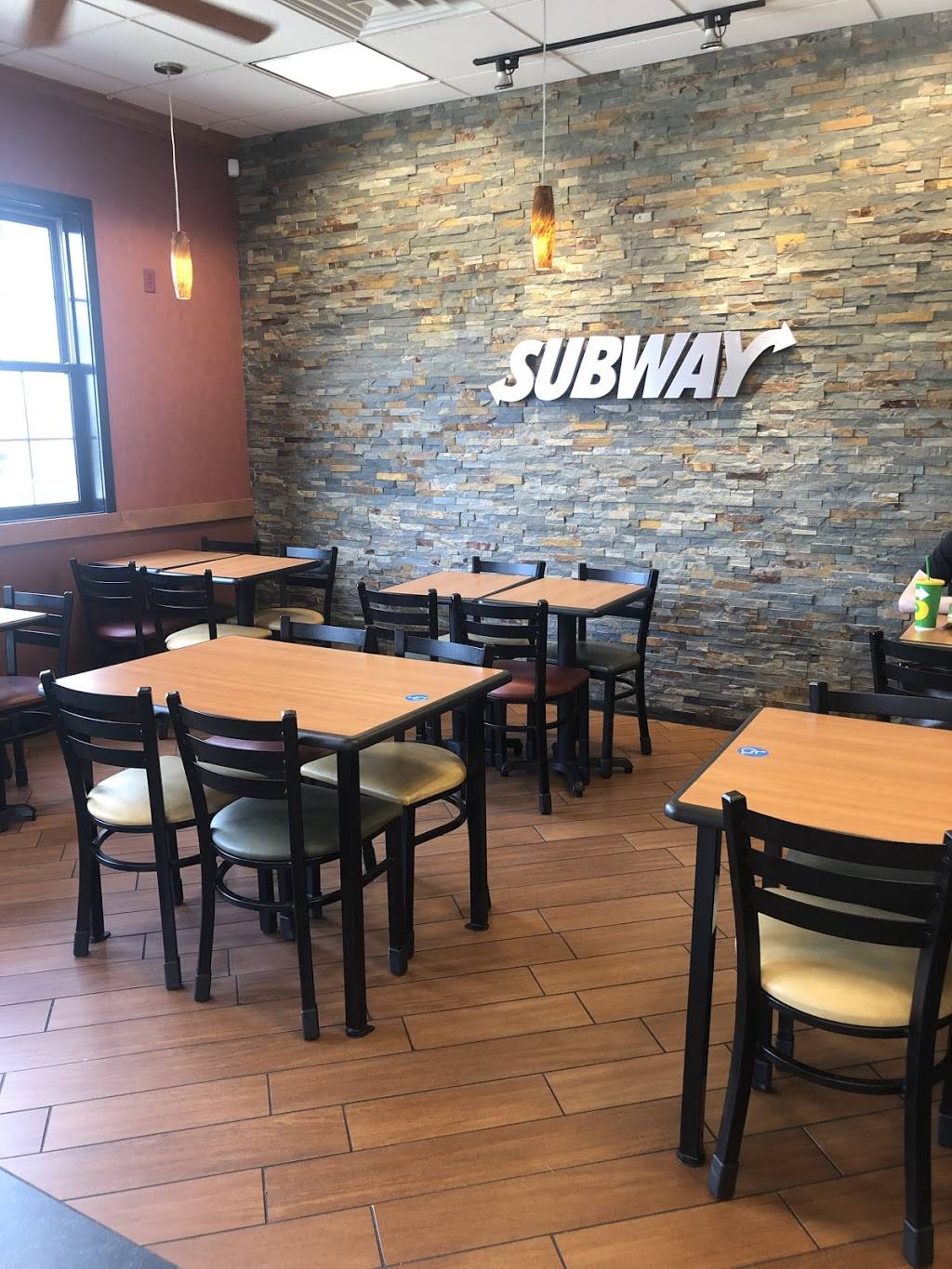Subway | restaurant | 135 N Market St, Elizabethtown, PA 17022, USA | 7173678585 OR +1 717-367-8585