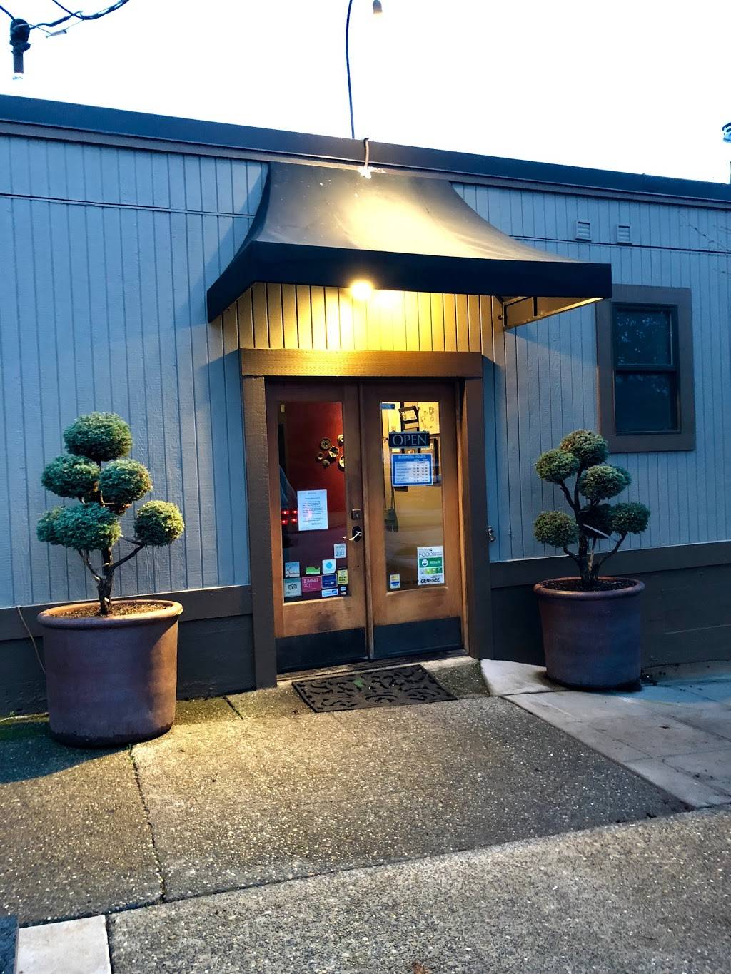 Buddha Ruksa | restaurant | 3520 SW Genesee St, Seattle, WA 98126, USA | 2069377676 OR +1 206-937-7676