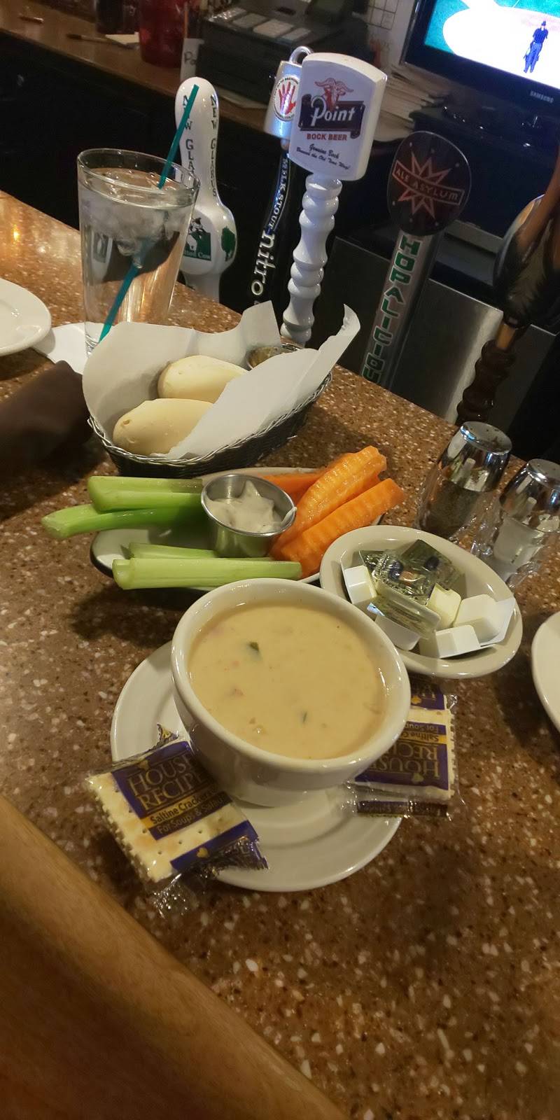 Simpsons Restaurant | restaurant | 222 S Main St, Waupaca, WI 54981, USA | 7152582330 OR +1 715-258-2330