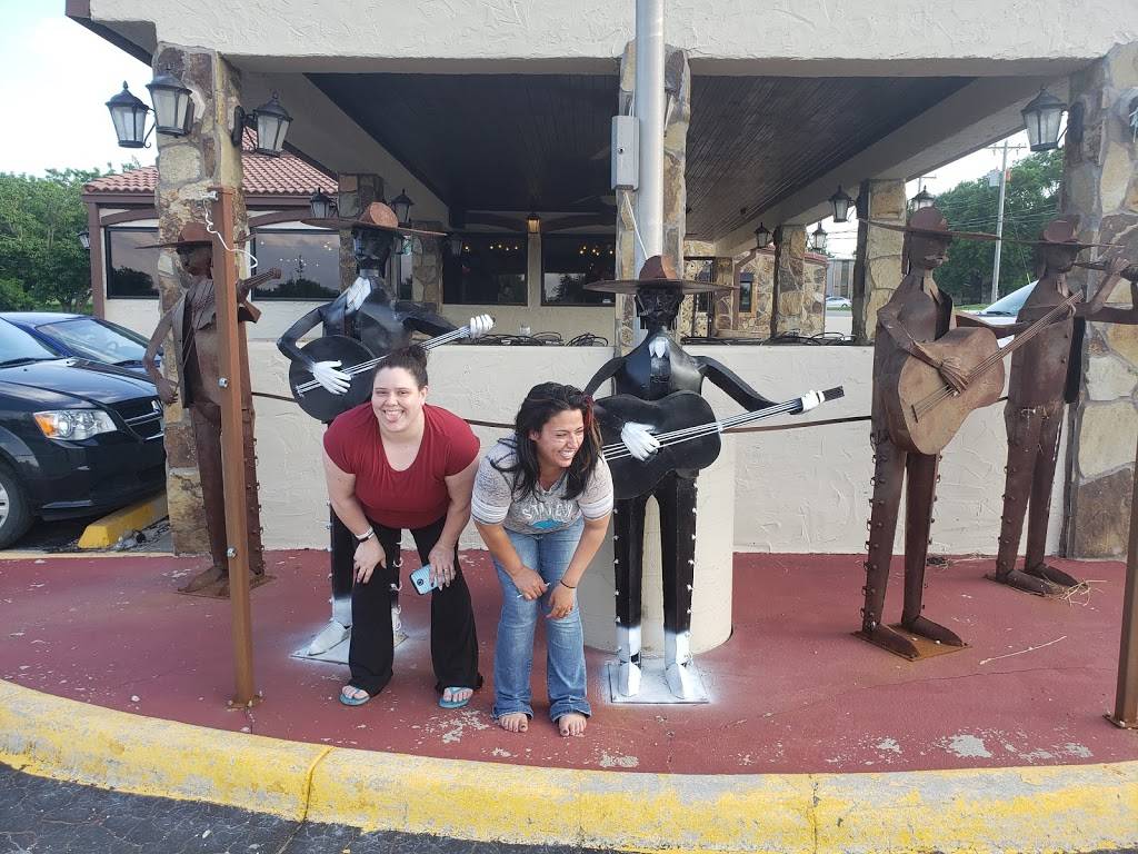 El Mezcal Mexican Restaurant | restaurant | 1819 W 23rd St, Lawrence, KS 66046, USA | 7858563444 OR +1 785-856-3444