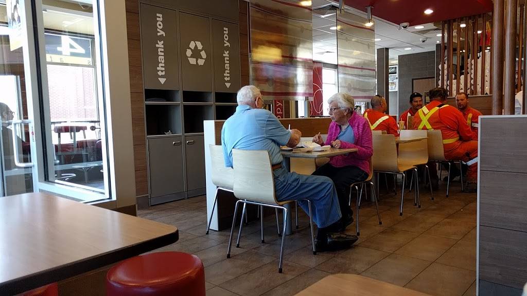 McDonalds | cafe | 151 Sandwich St S, Amherstburg, ON N9V 2V1, Canada | 5197363250 OR +1 519-736-3250