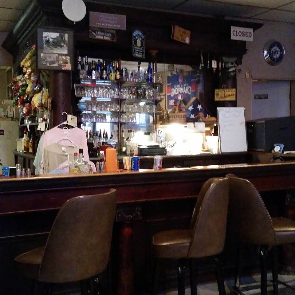 Haller’s Bar and Grill | restaurant | 1619 Osborn St, Burlington, IA 52601, USA | 3197524610 OR +1 319-752-4610