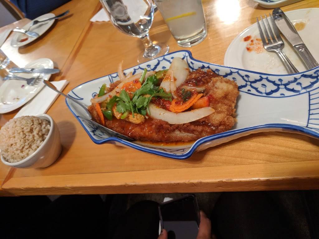 Benjarong Restaurant | restaurant | 214 Main St, Acton, MA 01720, USA | 9786359580 OR +1 978-635-9580