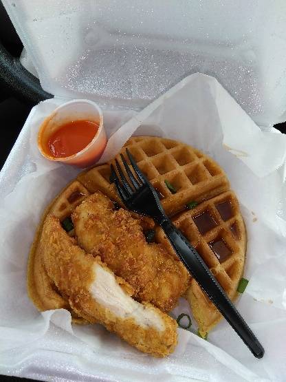 Mumbles Chicken & Waffles | restaurant | 3118 Main St, Buffalo, NY 14214, USA | 7162538091 OR +1 716-253-8091