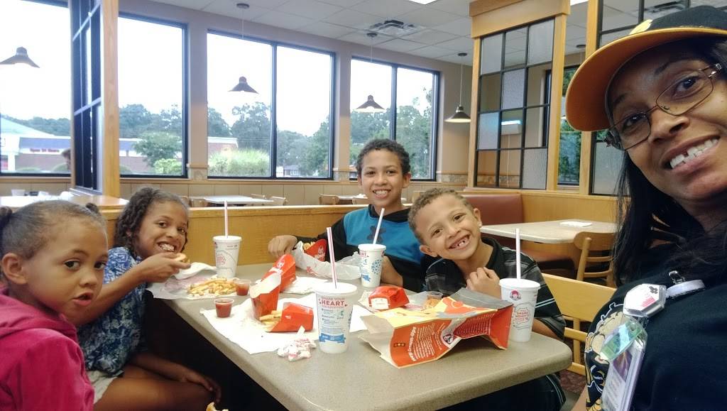 Wendys | restaurant | 30 Henrydale Ave, Greenville, SC 29605, USA | 8642414166 OR +1 864-241-4166