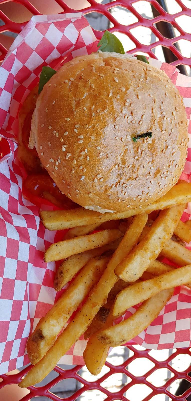 Walnut Park Grill | restaurant | 310 E D St, Petaluma, CA 94952, USA | 7077764737 OR +1 707-776-4737