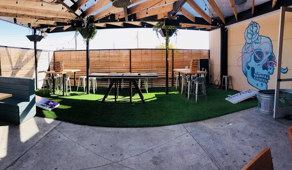 Born TX Raised | restaurant | 2106 N Zaragoza Rd, El Paso, TX 79936, USA | 9159961066 OR +1 915-996-1066