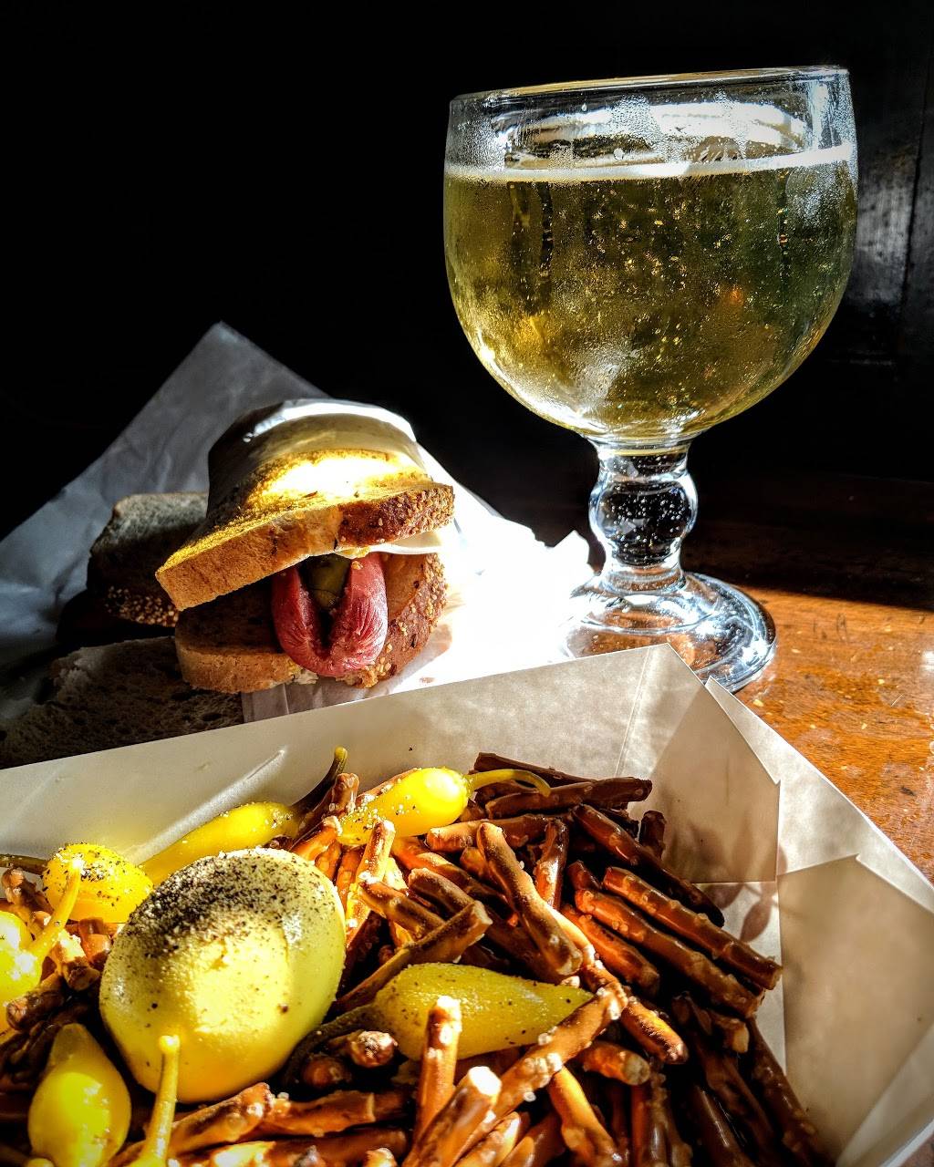 Joe Josts | restaurant | 2803 E Anaheim St, Long Beach, CA 90804, USA | 5624395446 OR +1 562-439-5446