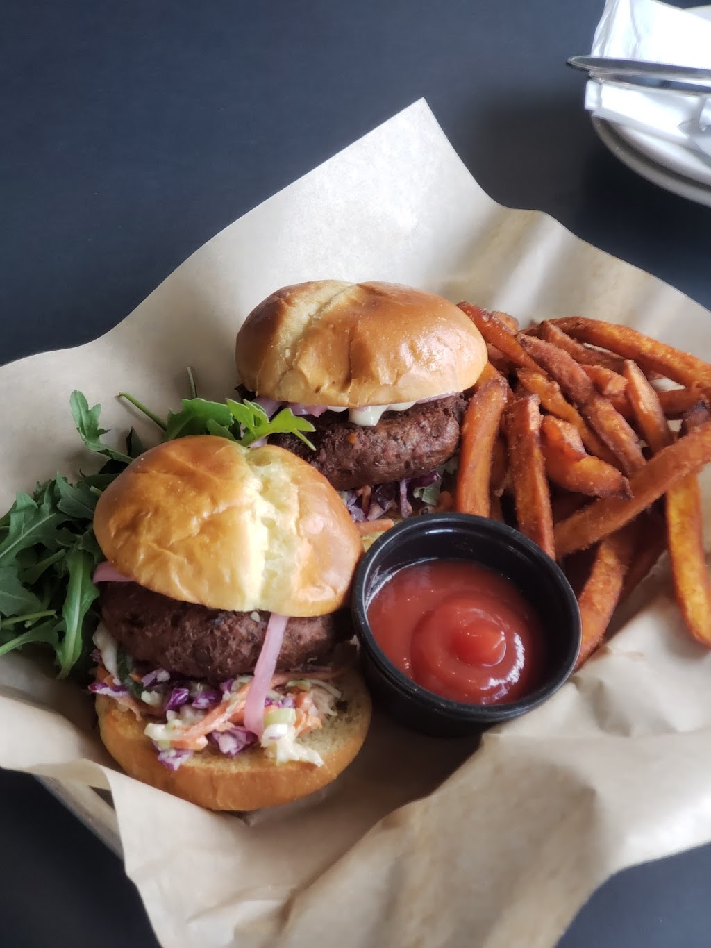 THE TRAX TAPROOM AND KITCHEN | restaurant | 400 Vernon St, Roseville, CA 95678, USA | 9164157011 OR +1 916-415-7011