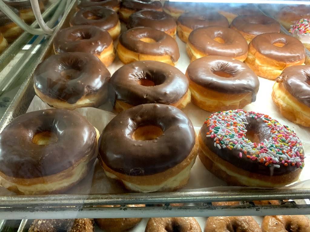 Happy Donuts | restaurant | 3916 El Camino Real, Palo Alto, CA 94306, USA | 6502726571 OR +1 650-272-6571