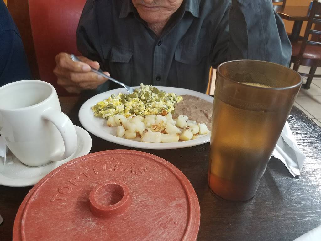 Los Carnales Taqueria & Restaurant | restaurant | 1121 N 1st St, Conroe, TX 77301, USA | 9367180874 OR +1 936-718-0874