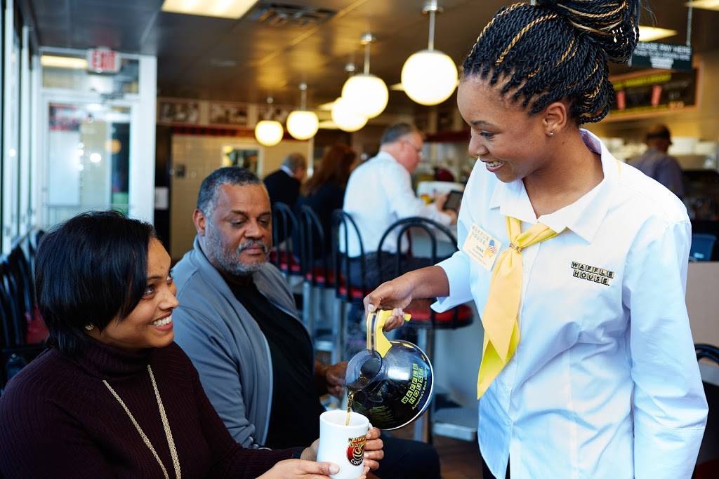 Waffle House | meal takeaway | 510 Gallimore Dairy Rd, Greensboro, NC 27409, USA | 3365404226 OR +1 336-540-4226