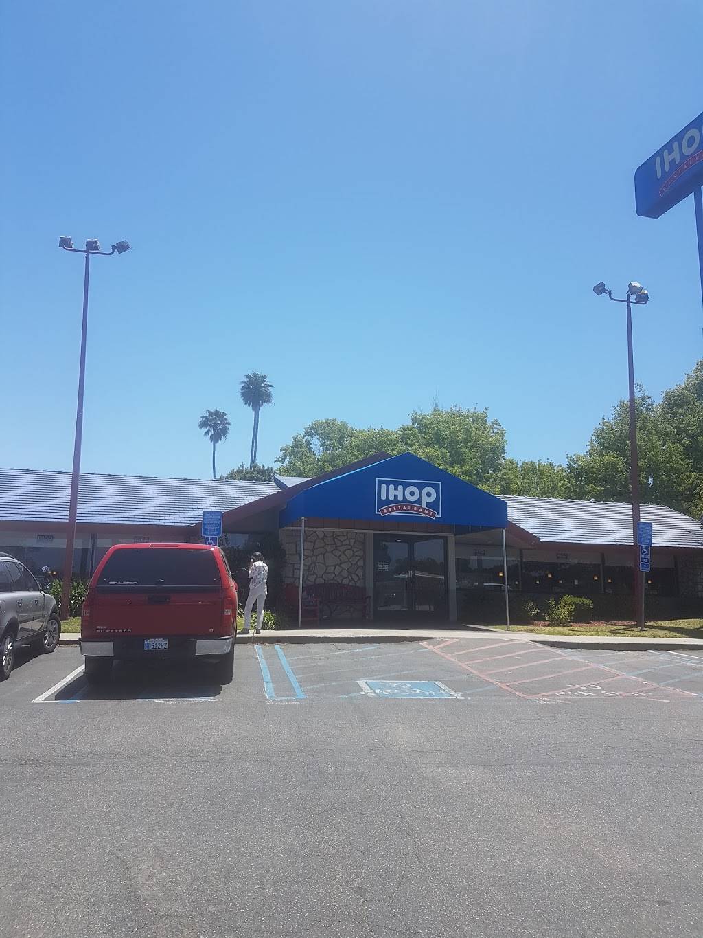 IHOP | restaurant | 202 Nicholson Ave, Santa Maria, CA 93454, USA | 8059251513 OR +1 805-925-1513