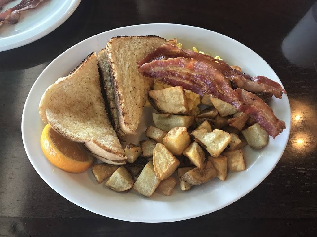 Dimitris Restaurant & Nikos Patio | restaurant | 609 William St, Cobourg, ON K9A 3A5, Canada | 2892521609 OR +1 289-252-1609