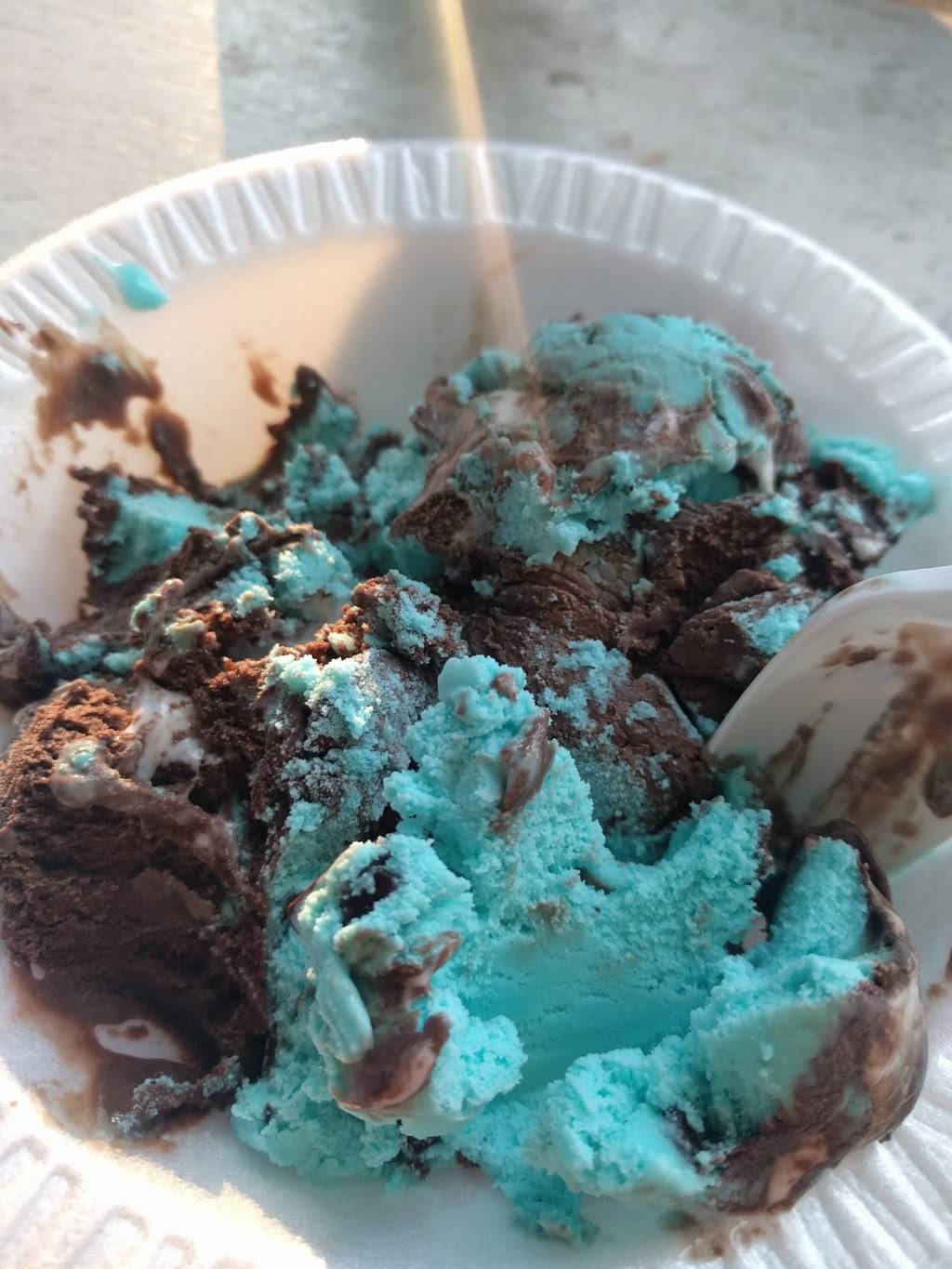 Scoopers - Ice Cream | restaurant | E1209 County Q, Waupaca, WI 54981, USA | 7152586061 OR +1 715-258-6061