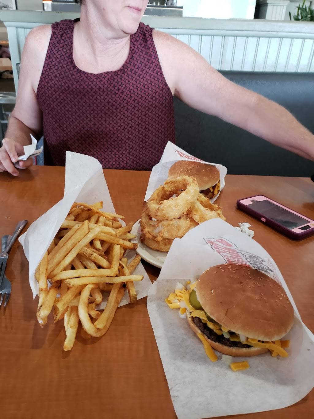 Johnnies Charcoal Broiler | restaurant | 2652 W Britton Rd, Oklahoma City, OK 73120, USA | 4057512565 OR +1 405-751-2565