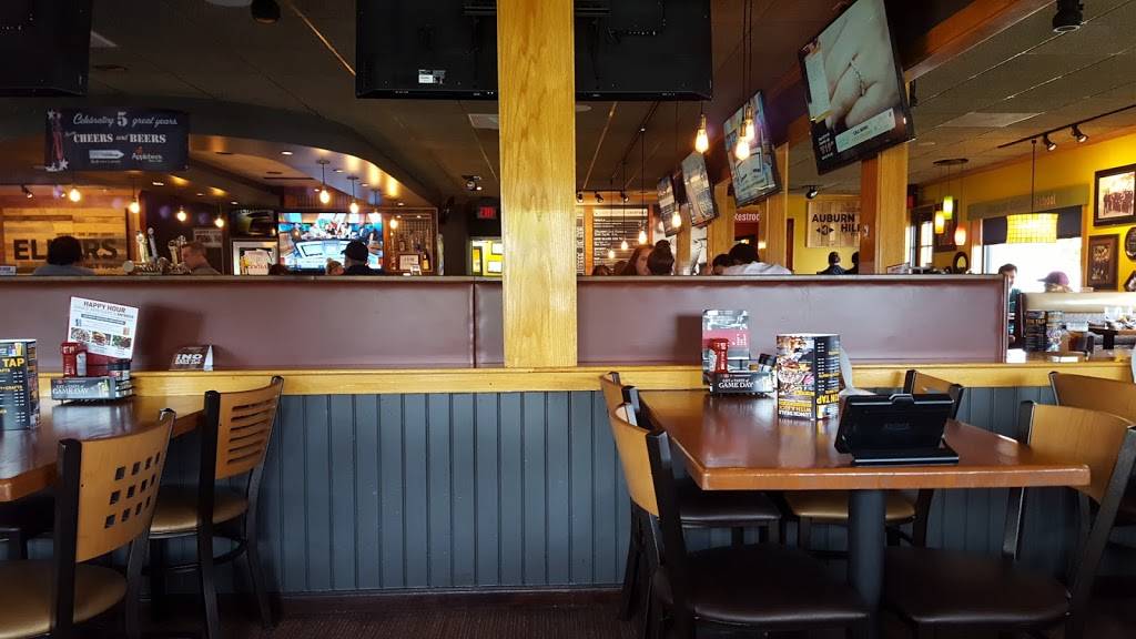 Applebees Grill + Bar | restaurant | 2105 N Squirrel Rd, Auburn Hills, MI 48326, USA | 2483734659 OR +1 248-373-4659