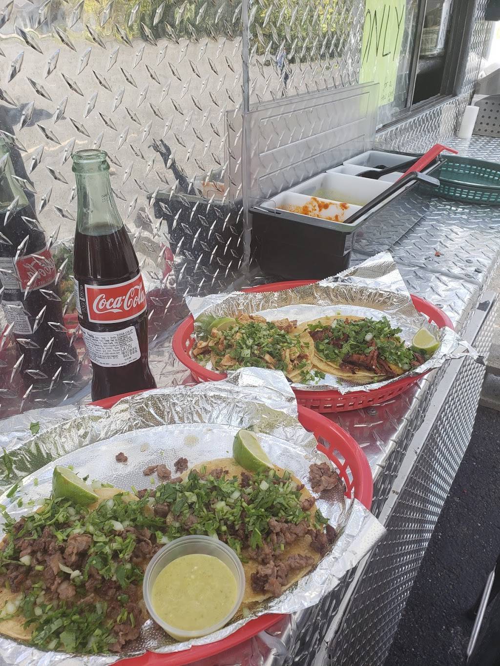 Taqueria La Bendicion | restaurant | 2840 Lincoln Way E Unit H, Massillon, OH 44646, USA | 3302858795 OR +1 330-285-8795