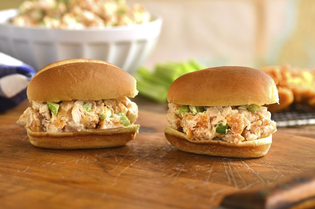 Royal Farms | cafe | 2000 N Forest Park Ave, Baltimore, MD 21207, USA | 4104504317 OR +1 410-450-4317