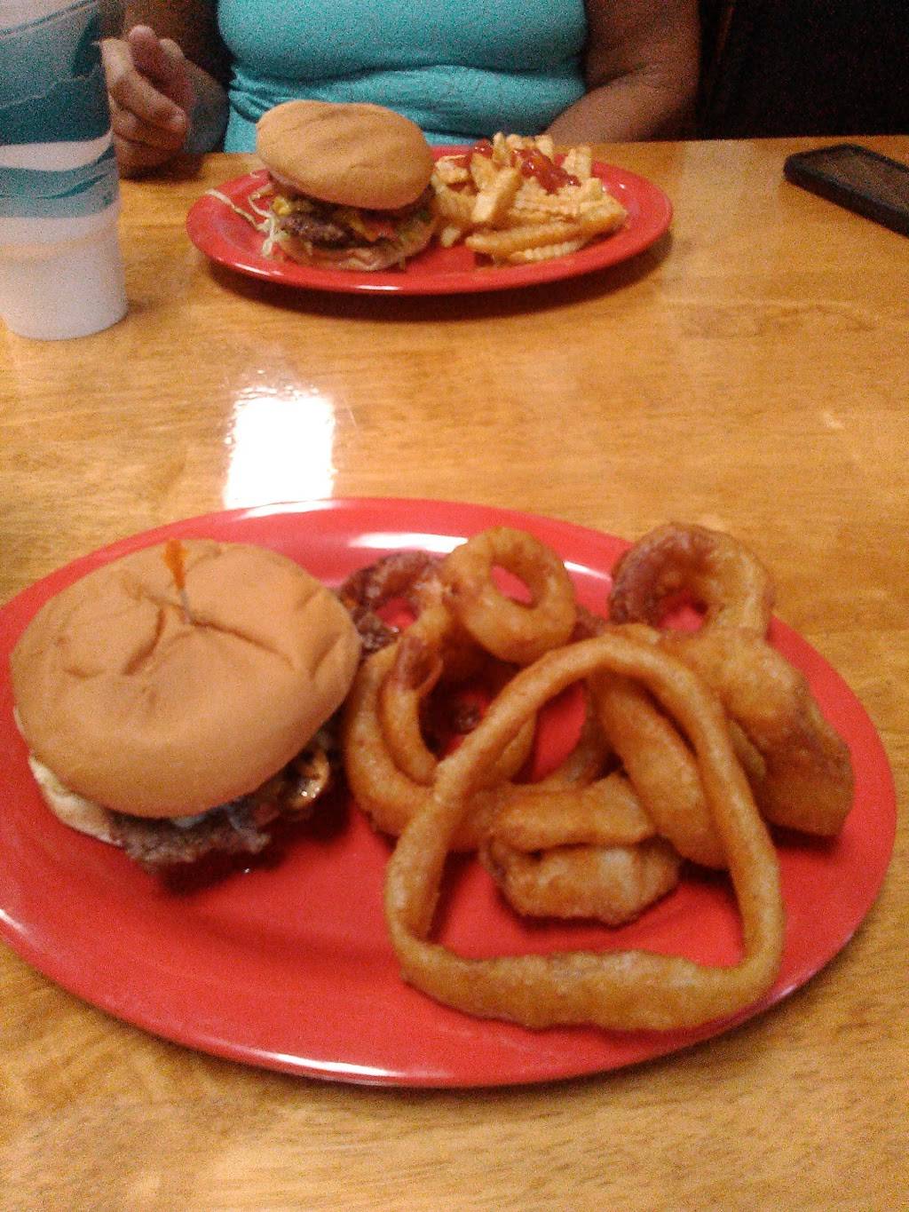 Bevs Burger Café | restaurant | 315 Northeast Santa Fe Boulevard, High Springs, FL 32643, USA | 3864549434 OR +1 386-454-9434