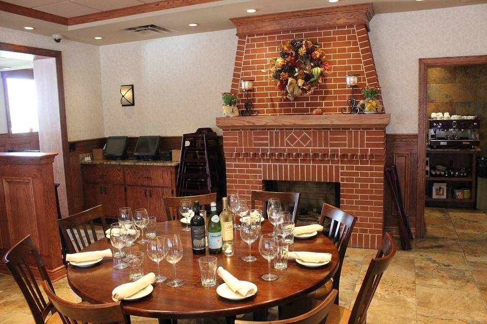 Vesuvios Ristorante | restaurant | 300 Dupont Ave, Newburgh, NY 12550, USA | 8455653199 OR +1 845-565-3199