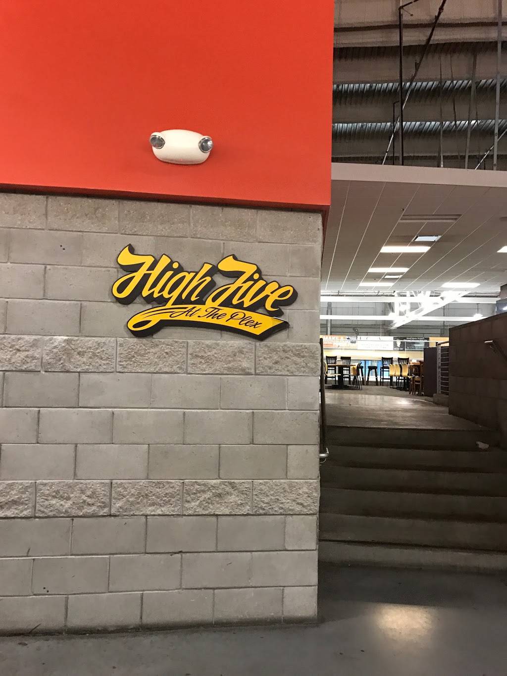 High Five at the Plex | restaurant | 800 Embedded Way, San Jose, CA 95138, USA | 4083655500 OR +1 408-365-5500