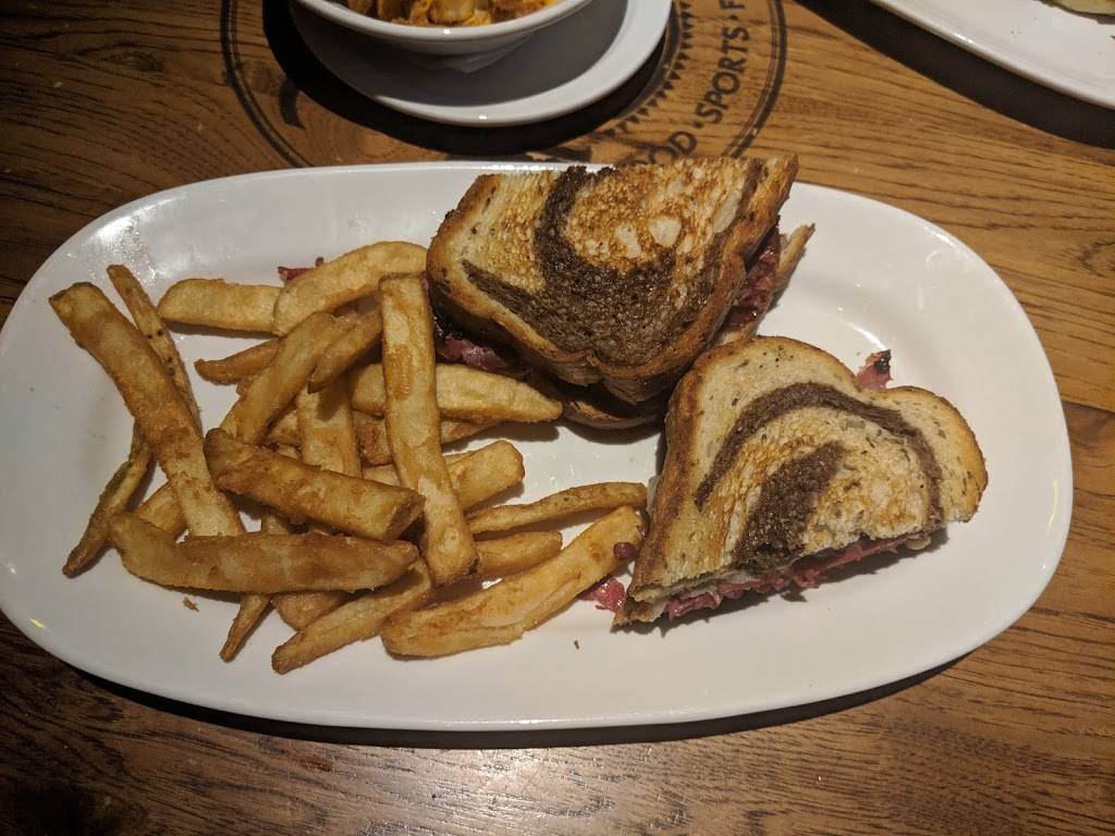 Carolina Ale House | restaurant | 2240 Walnut St, Cary, NC 27518, USA | 9198549444 OR +1 919-854-9444