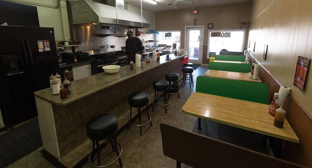 In And Out BBQ | restaurant | 1 N Main St, Winchester, KY 40391, USA | 8595533936 OR +1 859-553-3936