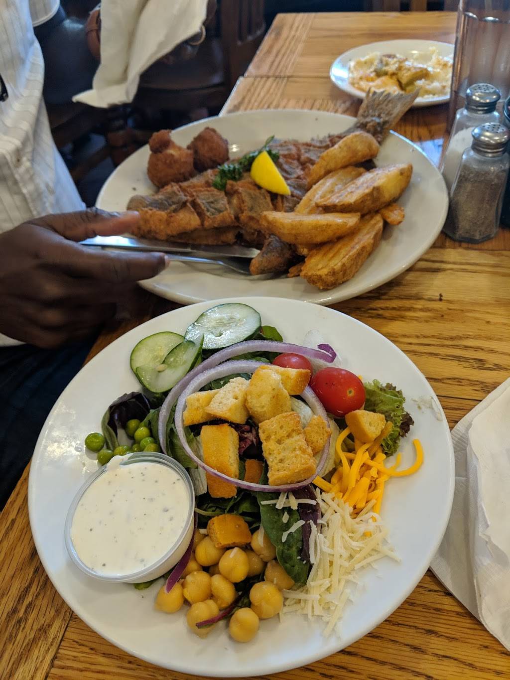 Hymans Seafood | restaurant | 215 Meeting St, Charleston, SC 29401, USA | 8437236000 OR +1 843-723-6000